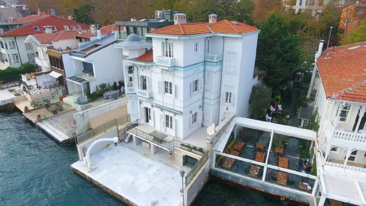 İstanbul Boğazda Denize Sıfır Satılık Yalı
